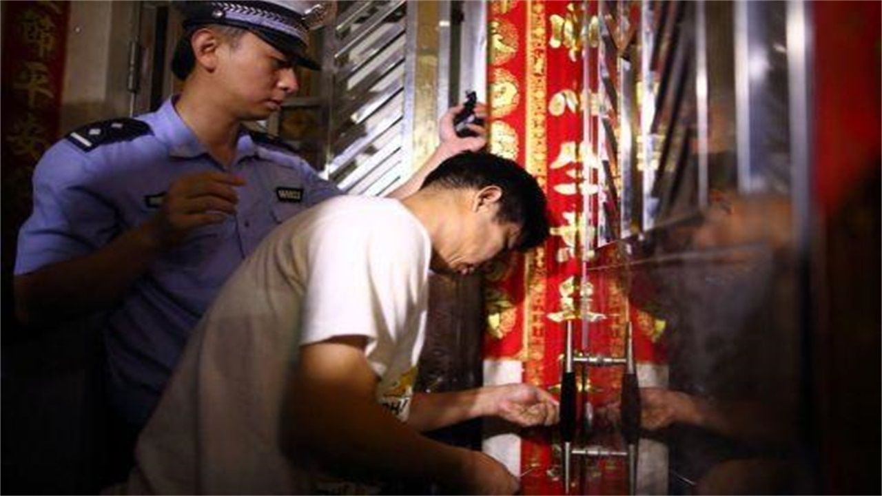 衡阳请开锁师傅开了锁后，师傅为什么一般都不进门，就算主人请也不进去？